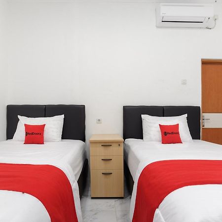 Reddoorz Syariah @ Sakura Hotel Jatiwaringin Μπεκάσι Εξωτερικό φωτογραφία