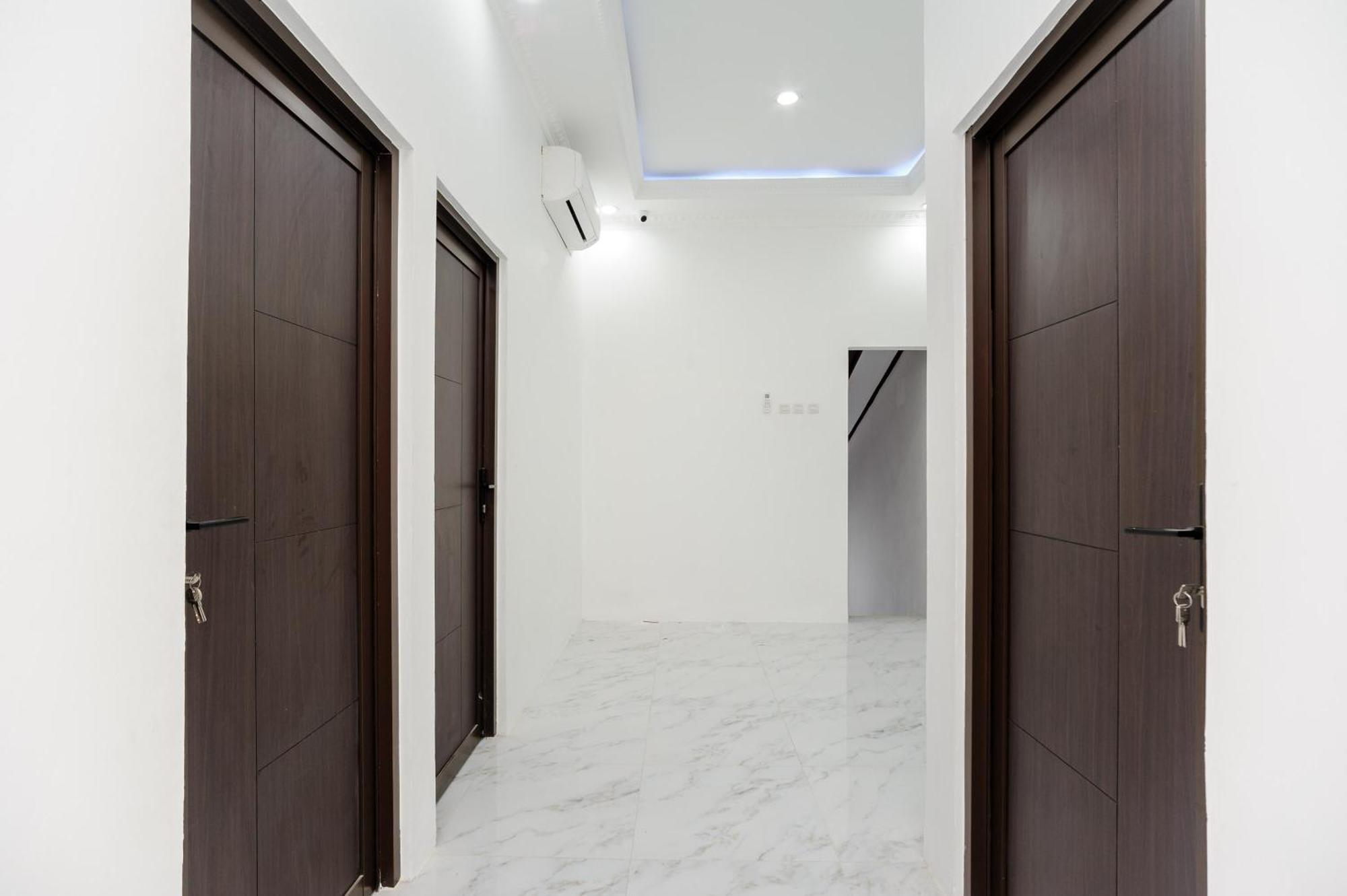 Reddoorz Syariah @ Sakura Hotel Jatiwaringin Μπεκάσι Εξωτερικό φωτογραφία