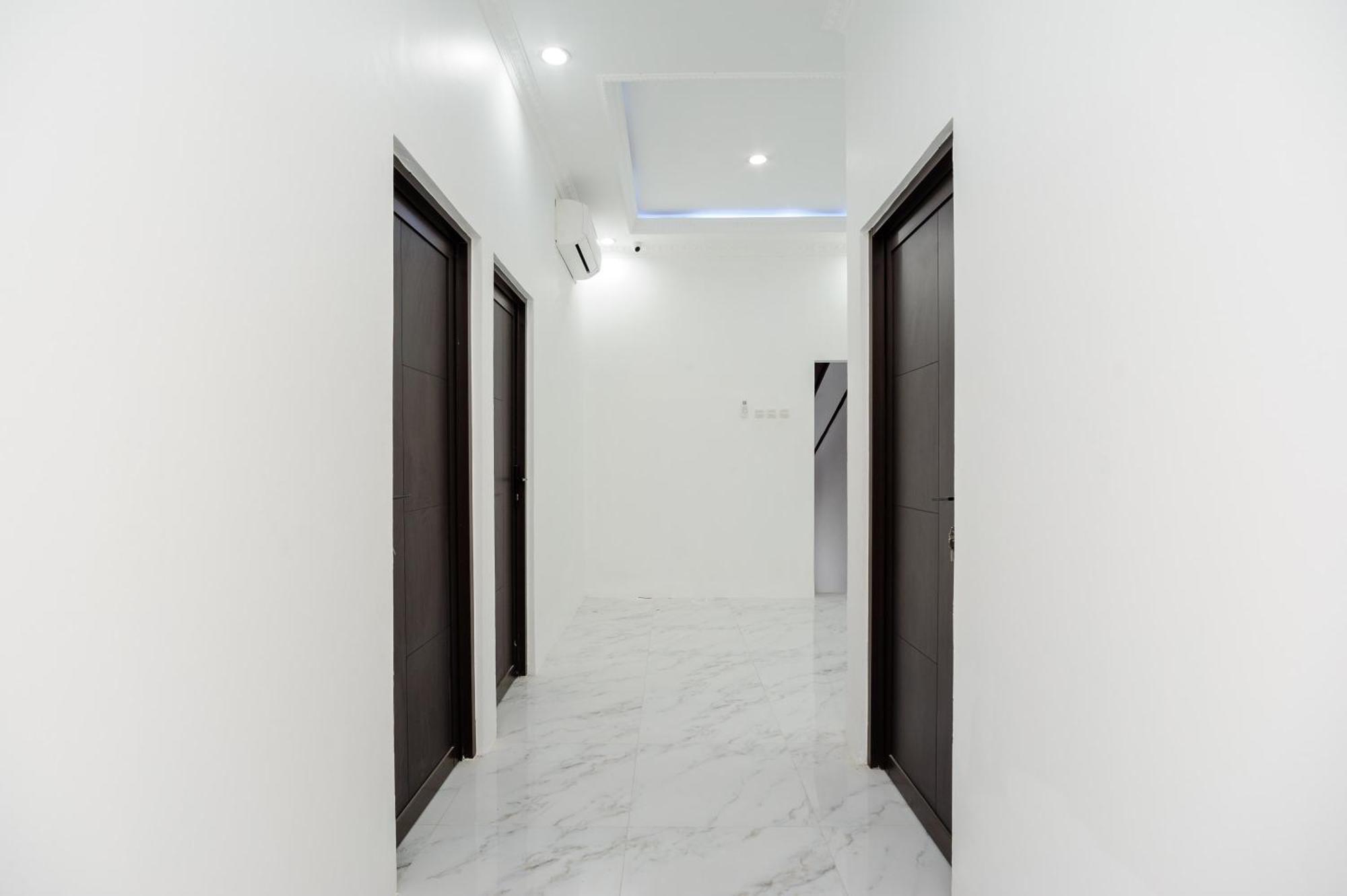 Reddoorz Syariah @ Sakura Hotel Jatiwaringin Μπεκάσι Εξωτερικό φωτογραφία
