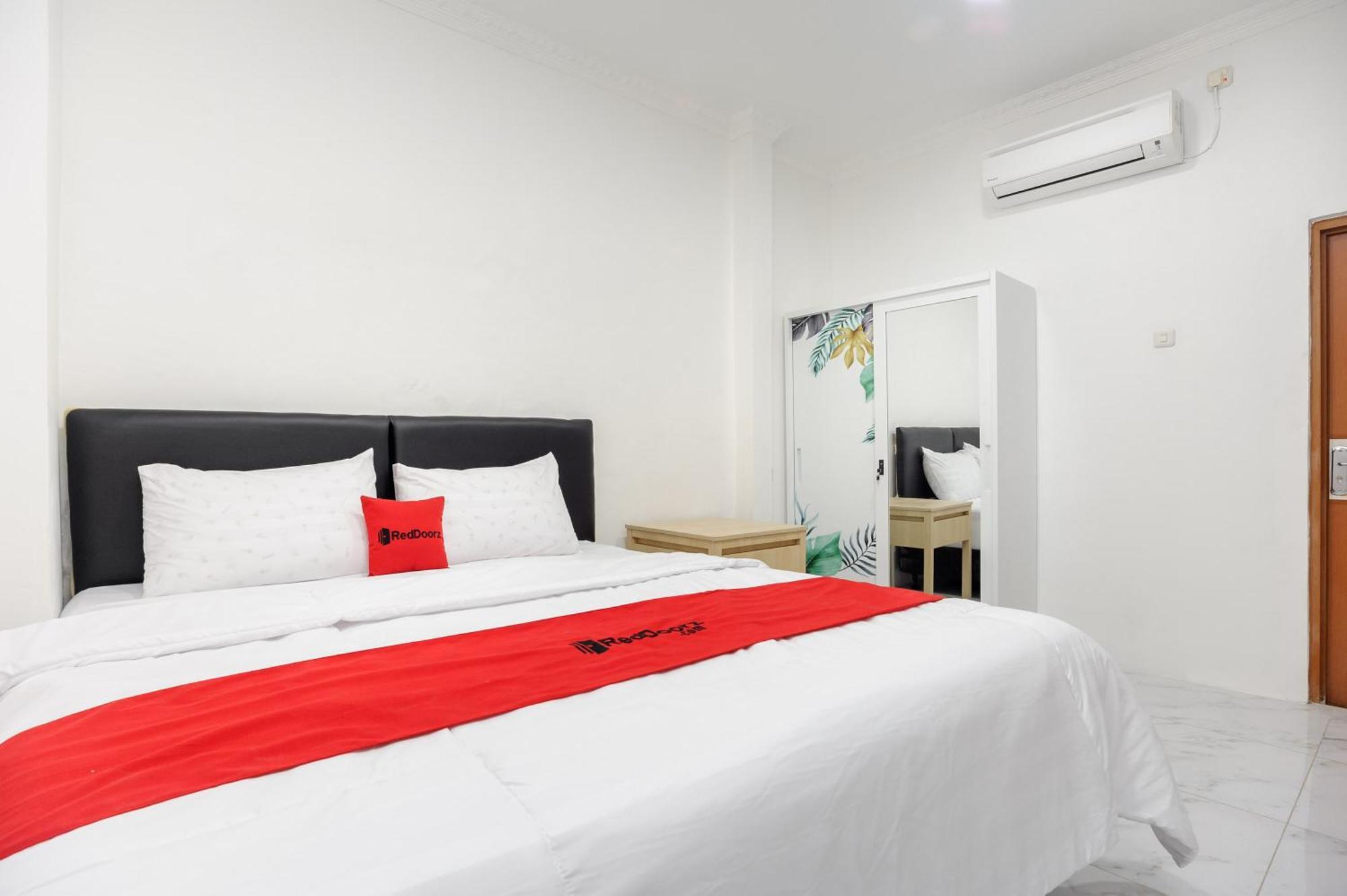 Reddoorz Syariah @ Sakura Hotel Jatiwaringin Μπεκάσι Εξωτερικό φωτογραφία