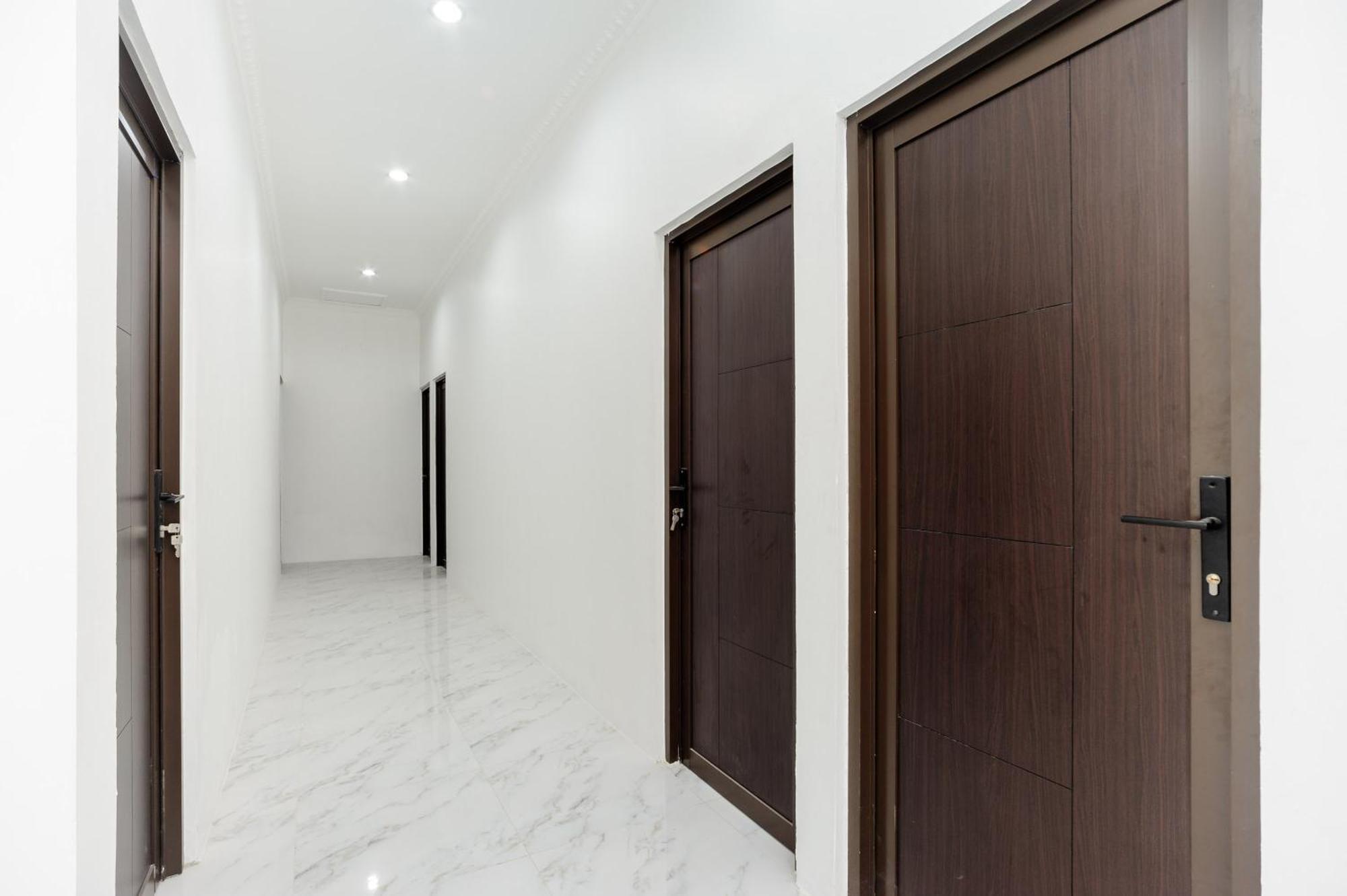 Reddoorz Syariah @ Sakura Hotel Jatiwaringin Μπεκάσι Εξωτερικό φωτογραφία