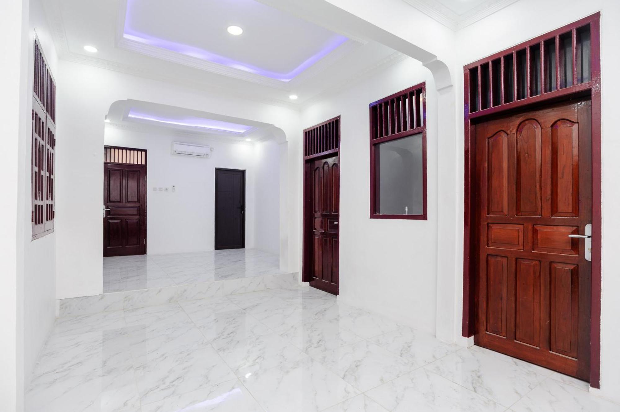 Reddoorz Syariah @ Sakura Hotel Jatiwaringin Μπεκάσι Εξωτερικό φωτογραφία
